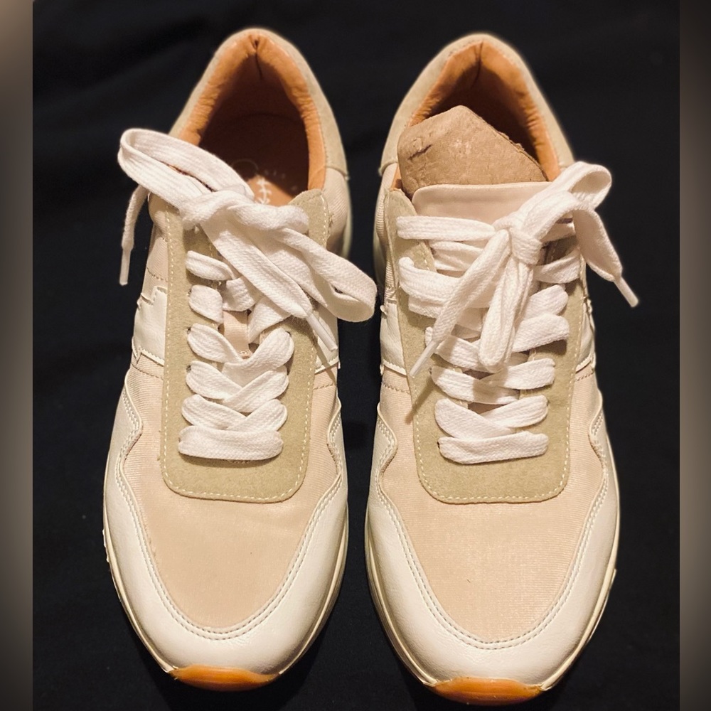 Oasis Society sneakers